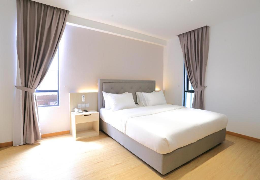 มิยาบิ โฮเต็ล เปอร์มัส Hotel ยะโฮร์บาห์รู ภายนอก รูปภาพ